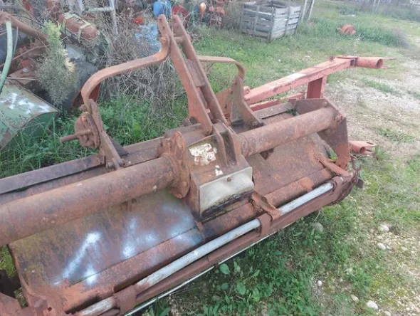 579#73951 Trattori agricoli e macchine dismessi