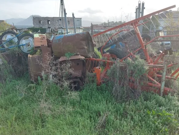 579#73951 Trattori agricoli e macchine dismessi