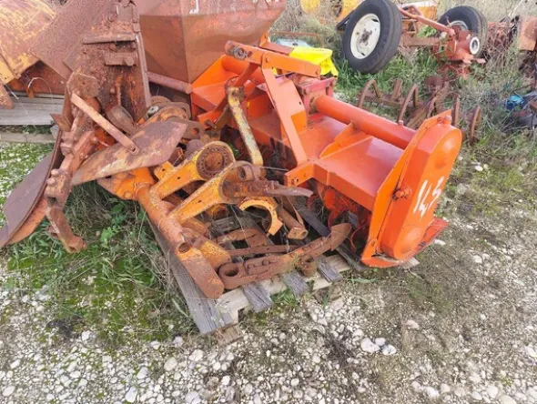 579#73951 Trattori agricoli e macchine dismessi