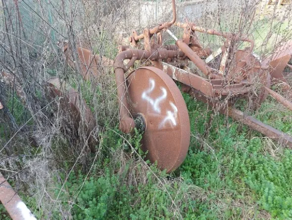 579#73951 Trattori agricoli e macchine dismessi