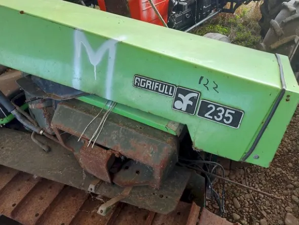 579#73951 Trattori agricoli e macchine dismessi