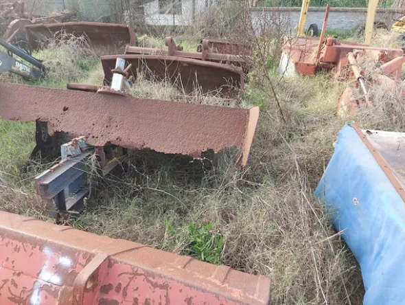 579#73951 Trattori agricoli e macchine dismessi