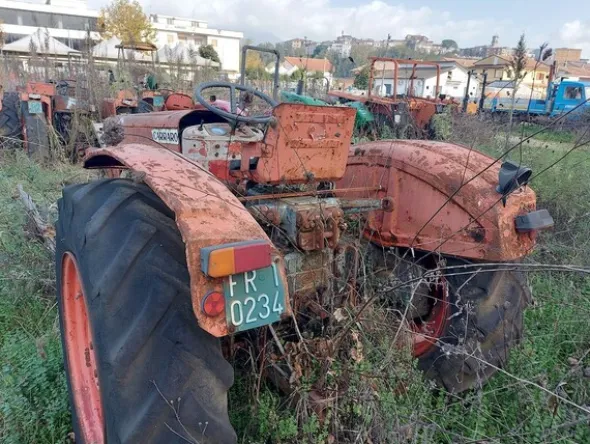 579#73951 Trattori agricoli e macchine dismessi