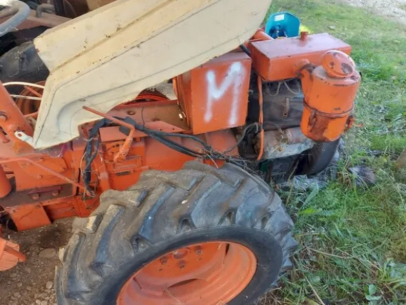 579#73951 Trattori agricoli e macchine dismessi
