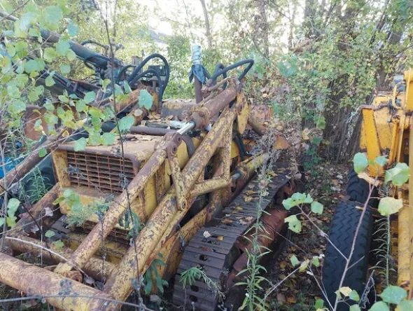 579#73951 Trattori agricoli e macchine dismessi