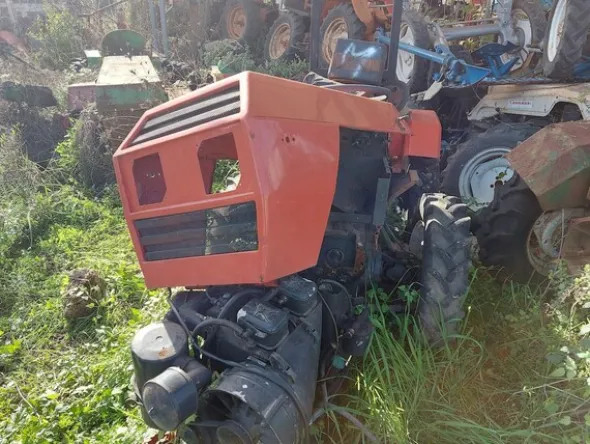 579#73951 Trattori agricoli e macchine dismessi