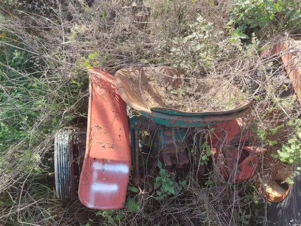 579#73951 Trattori agricoli e macchine dismessi