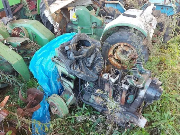 579#73951 Trattori agricoli e macchine dismessi