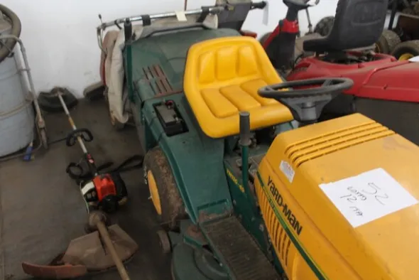 12#5817 Trattorini tosaerba Sabre e Yard-Man