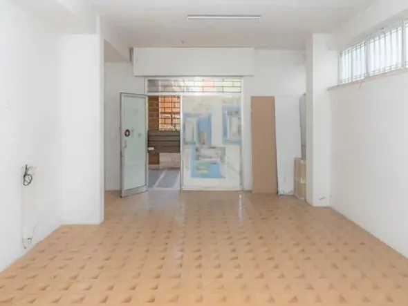 #14667 Tre negozi in complesso condominiale