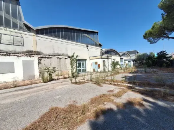 #2640021 Tribunale di Udine - Capannone industriale con corte