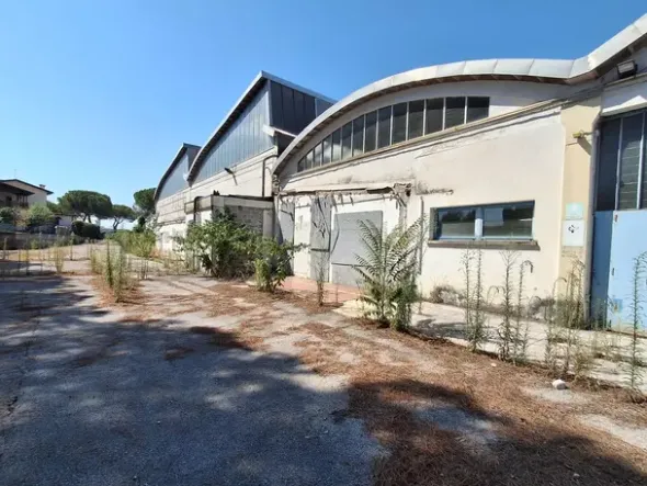 #2640021 Tribunale di Udine - Capannone industriale con corte