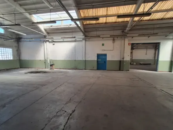 #2640021 Tribunale di Udine - Capannone industriale con corte
