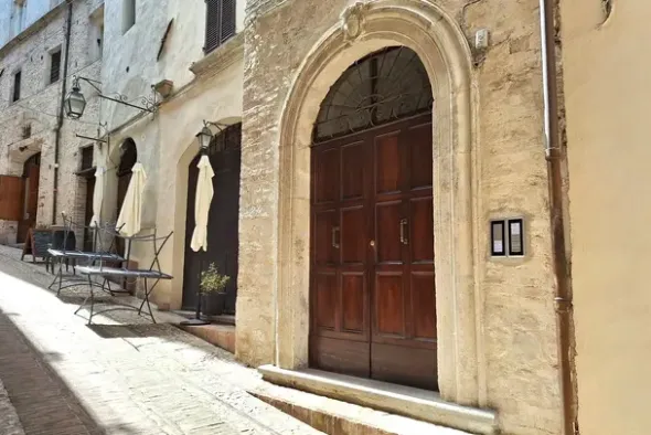 #23502 Uffici e alloggio in edificio storico ristrutturato