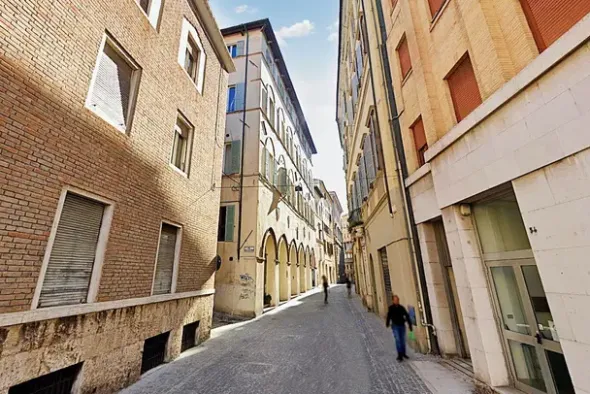 #18593 Ufficio al grezzo in centro storico