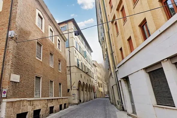 #18593 Ufficio al grezzo in centro storico