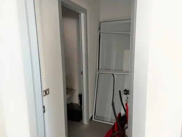 #11171 Ufficio al piano primo di un complesso commerciale