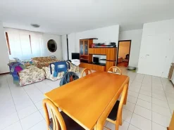 #22111 Ufficio al piano primo utilizzato come residenza