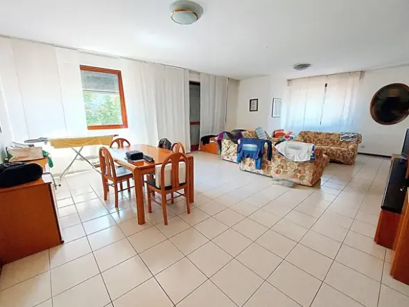 #22111 Ufficio al piano primo utilizzato come residenza