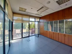 #18773 Ufficio al piano secondo con sei posti auto