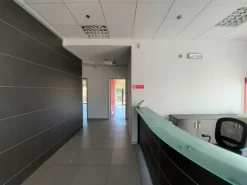 #18773 Ufficio al piano secondo con sei posti auto