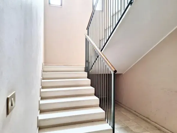 #23907 Ufficio al piano terra con cantina in complesso condominiale