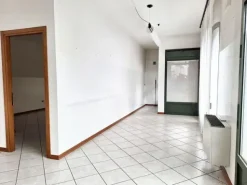 #23907 Ufficio al piano terra con cantina in complesso condominiale