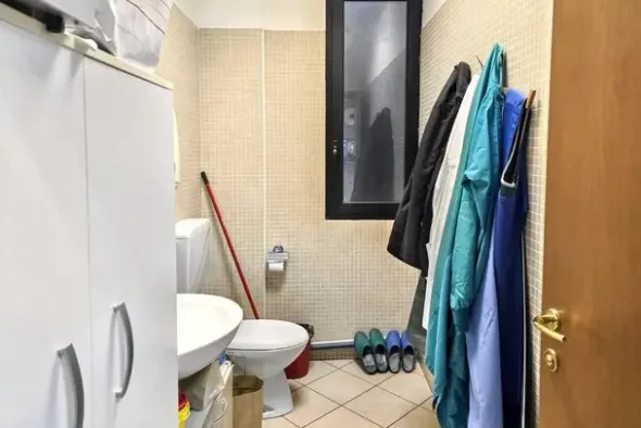 #25828 Ufficio al piano terra in edificio polifunzionale