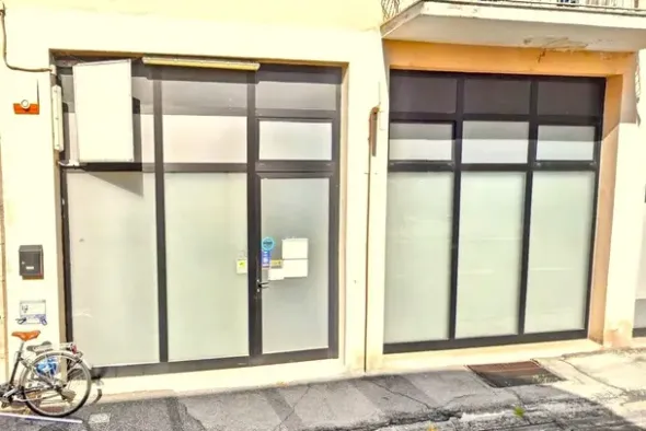 #25828 Ufficio al piano terra in edificio polifunzionale