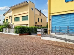 #20984 Ufficio al piano terra rialzato con garage