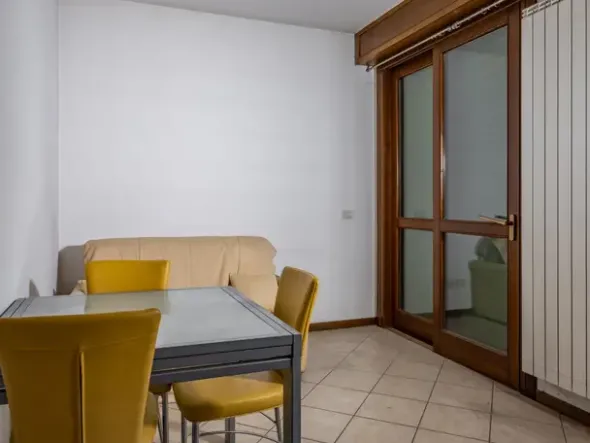 #22447 Ufficio al piano terra rialzato con posto auto