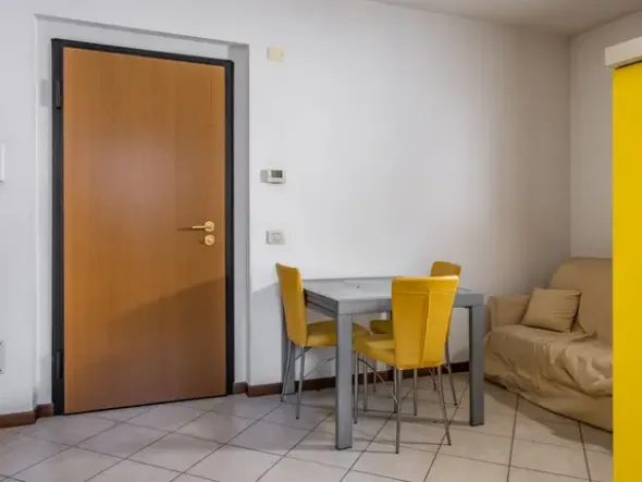 #22447 Ufficio al piano terra rialzato con posto auto