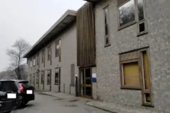 #2536077 Ufficio al primo piano con parcheggi e area cortiliva