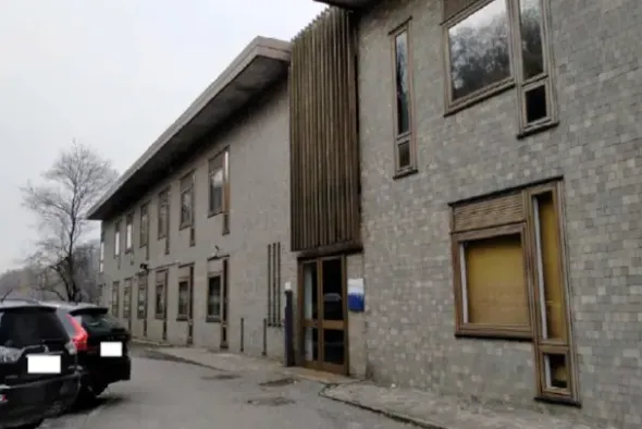 #2536077 Ufficio al primo piano con parcheggi e area cortiliva