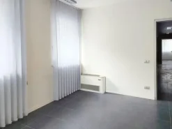 #22085 Ufficio con cantina e posto auto