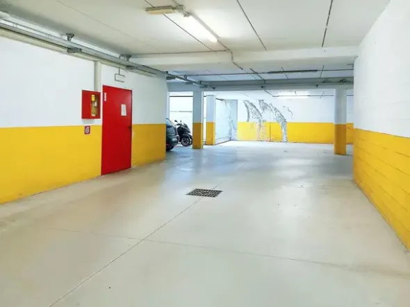 #22085 Ufficio con cantina e posto auto