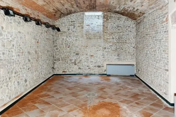 #21948 Ufficio con cantina in edificio ristrutturato