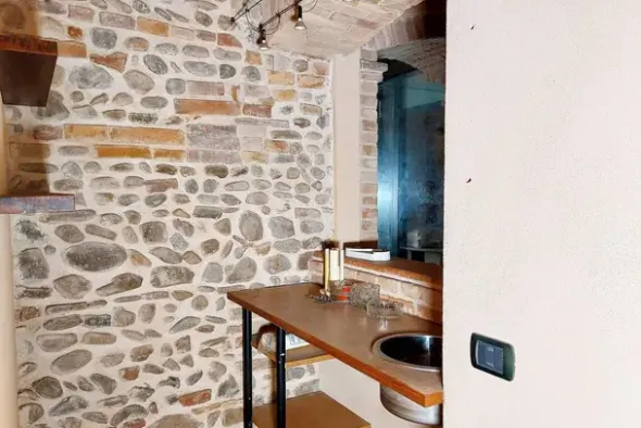 #21948 Ufficio con cantina in edificio ristrutturato