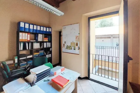 #21948 Ufficio con cantina in edificio ristrutturato