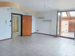 #20737 Ufficio con garage in edificio residenziale