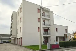 #24651 Ufficio e posto auto in edificio polifunzionale