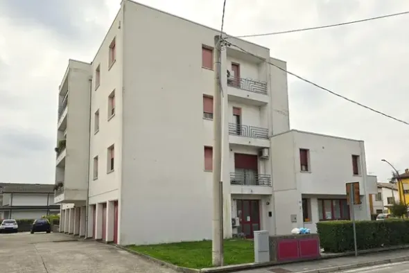 #24651 Ufficio e posto auto in edificio polifunzionale