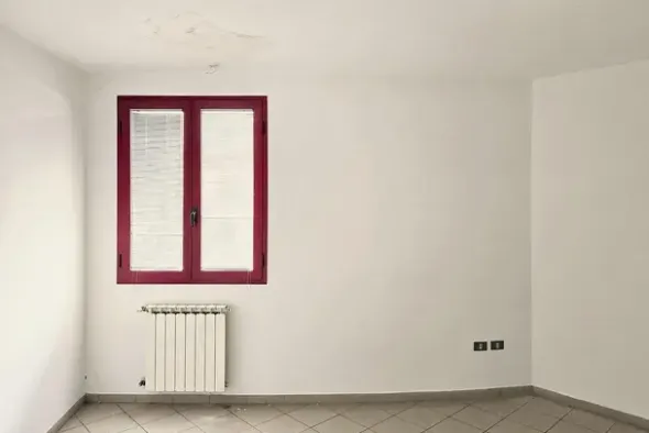 #24651 Ufficio e posto auto in edificio polifunzionale