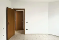 #24651 Ufficio e posto auto in edificio polifunzionale