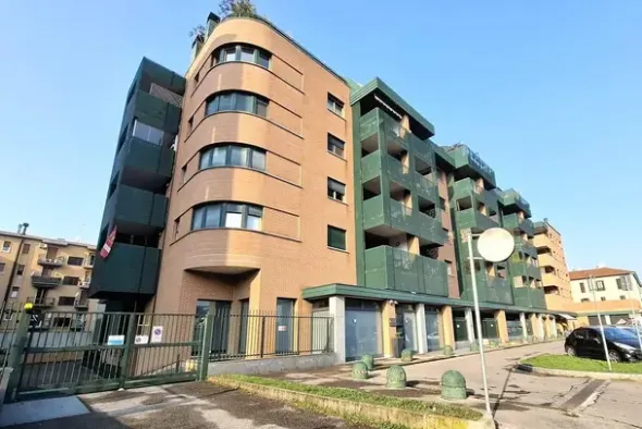#25159 Ufficio e posto auto in edificio polifunzionale