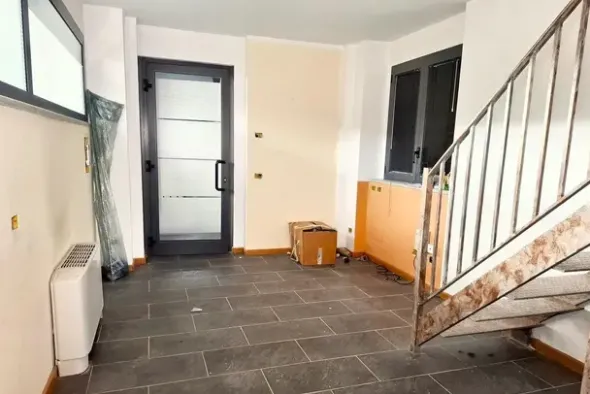 #25159 Ufficio e posto auto in edificio polifunzionale