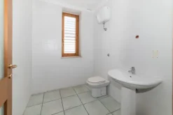 #15372 Ufficio in complesso residenziale