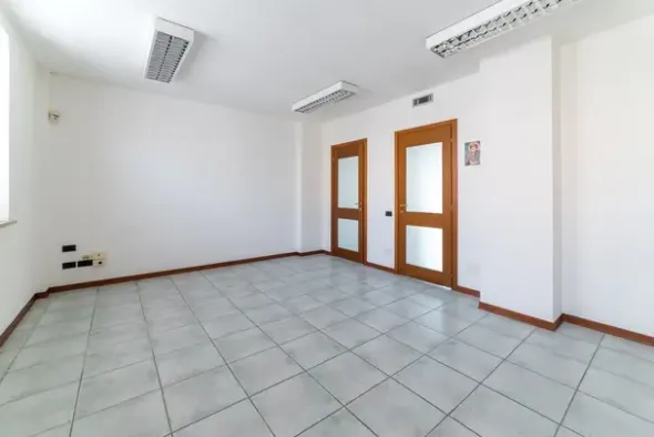 #15372 Ufficio in complesso residenziale