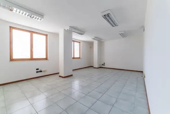 #15372 Ufficio in complesso residenziale