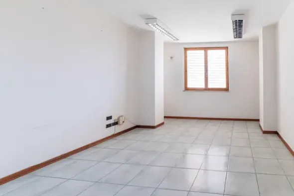 #15372 Ufficio in complesso residenziale